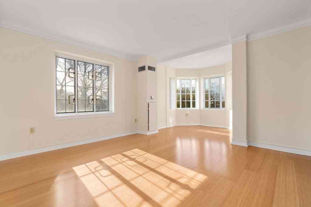 Condo For Sale - 20 Chapel St #B908<br/> Brookline, MA 02446