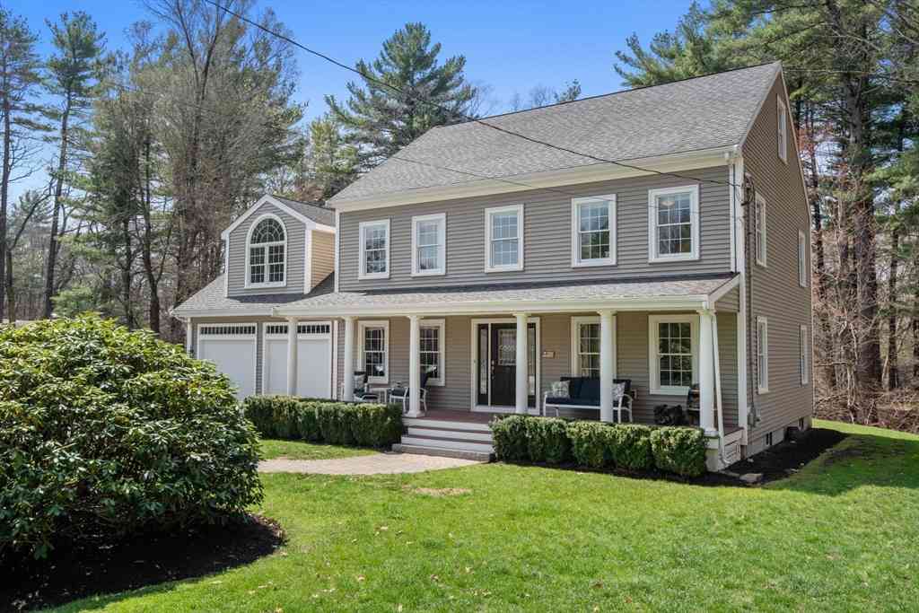 Homes For Sale - 7 Crest Circle<br/> Medfield, MA 02052