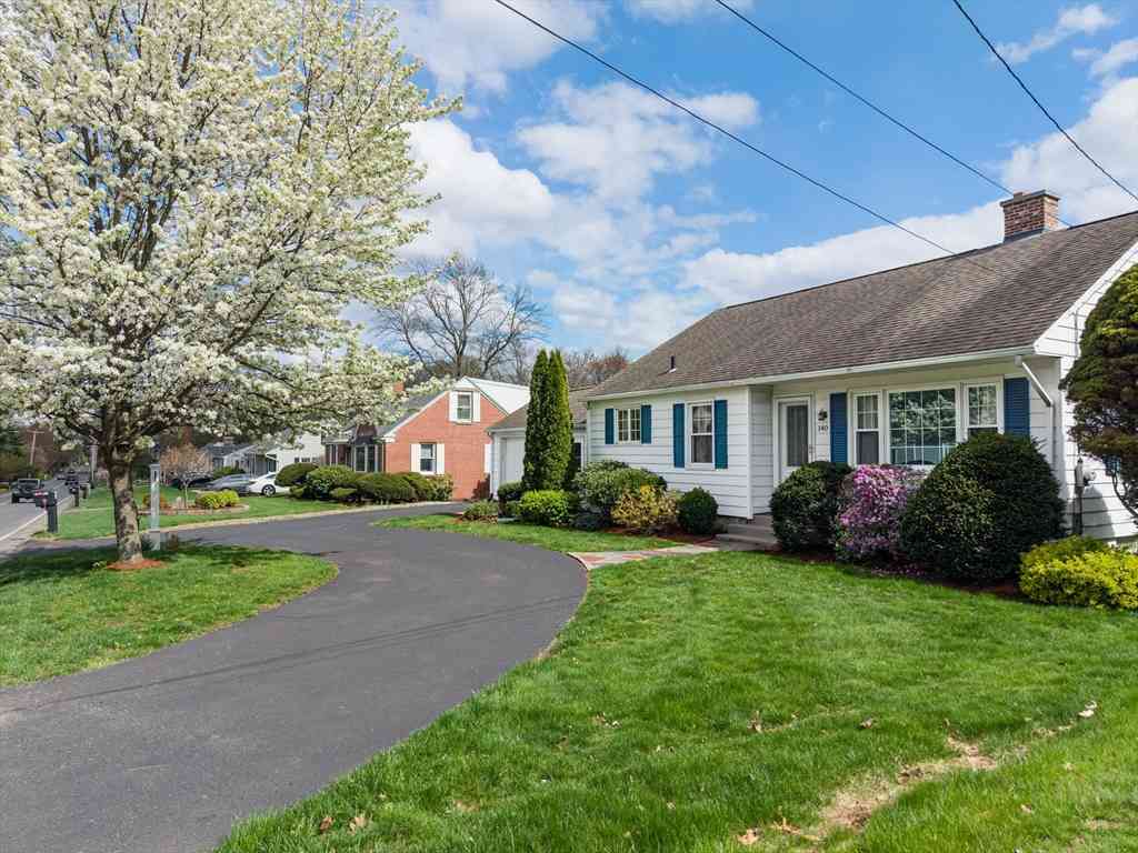 Homes For Sale - 140 Chestnut St<br/> Hampden County, East Longmeadow, MA 01028