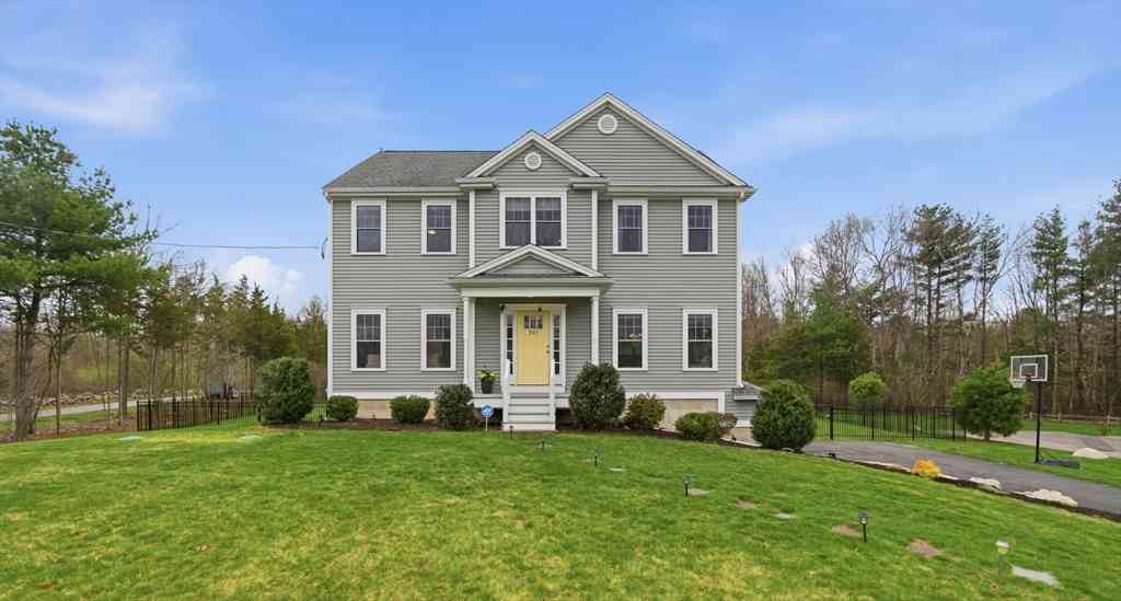Homes For Sale - 925 Pleasant St<br/> Attleboro, MA 02703