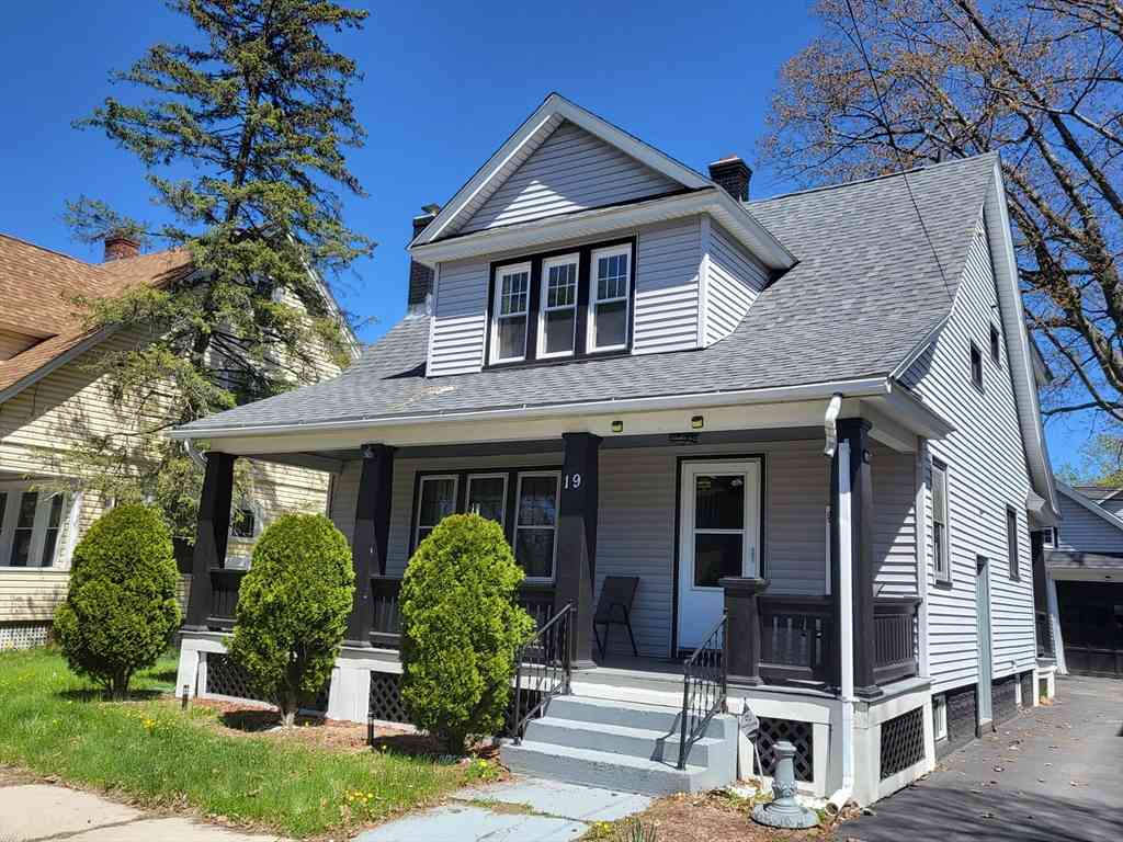 Homes For Sale - 19 Greenbrier St<br/> Springfield, MA 01108