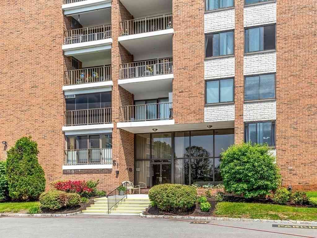 Condo For Sale - 51 Melrose St #4D<br/> Melrose, MA 02176