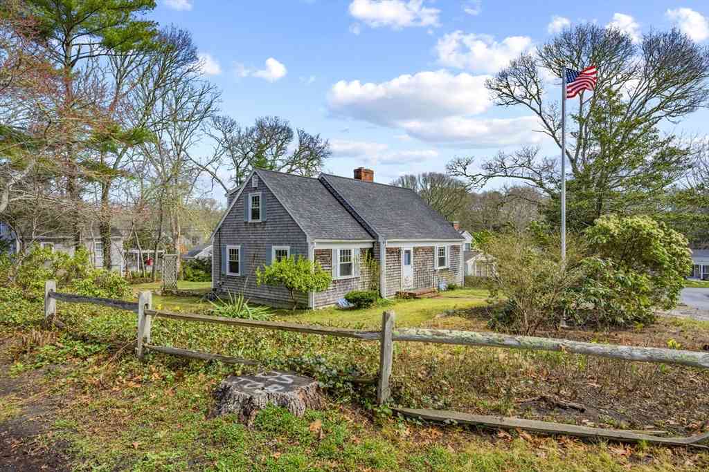 Homes For Sale - 42 Oak Ln<br/> Barnstable, MA 02655