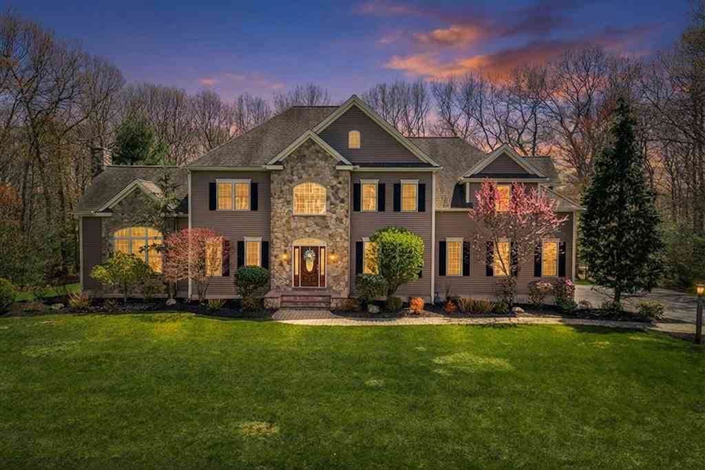 Homes For Sale - 21 Stable Way<br/> Norfolk County, Medway, MA 02053