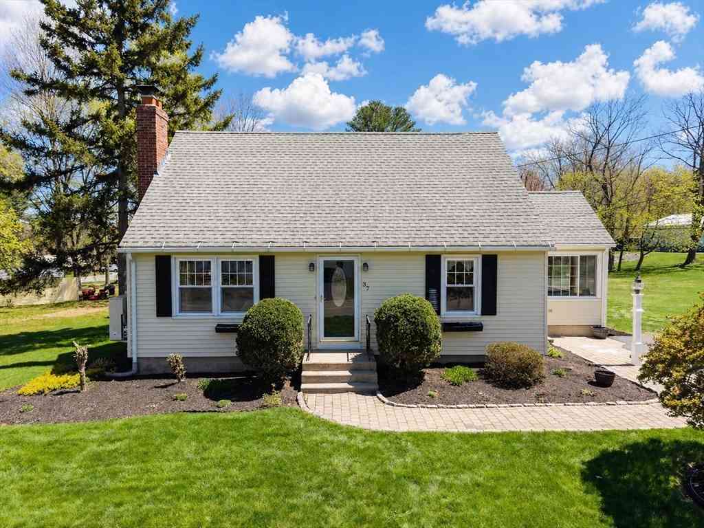 Homes For Sale - 37 Maple St<br/> Worcester County, West Boylston, MA 01583
