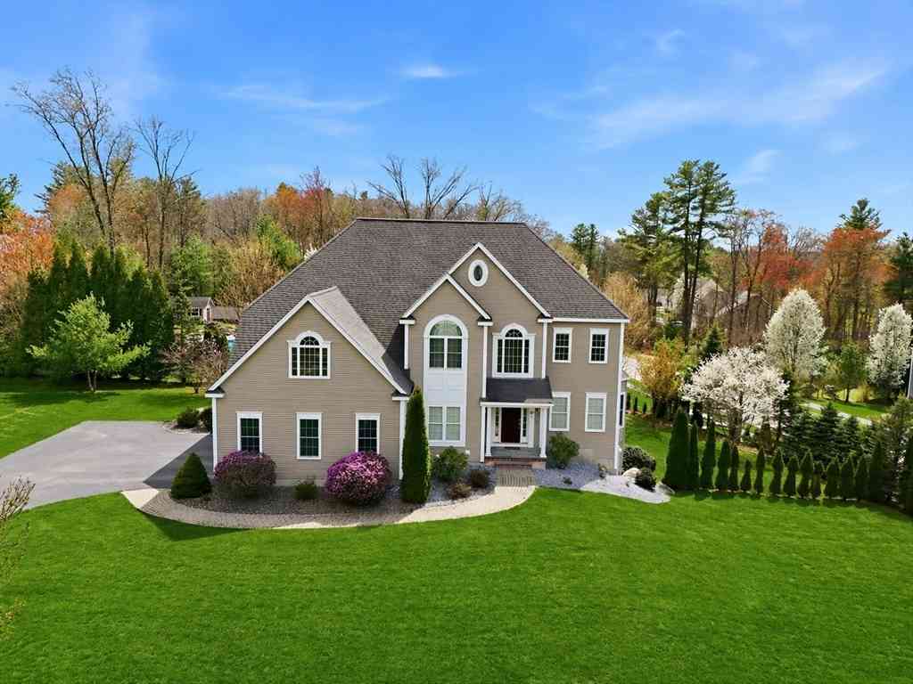Homes For Sale - 19 Crimson Dr<br/> Shrewsbury, MA 01545