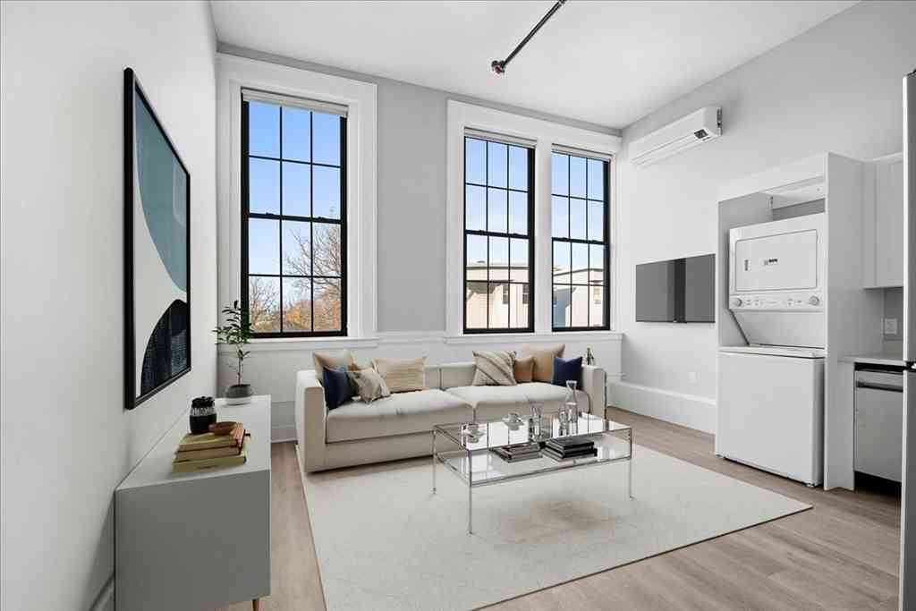 Apartment For Rent - 22 Waverly St #102<br/> Worcester, MA 01604