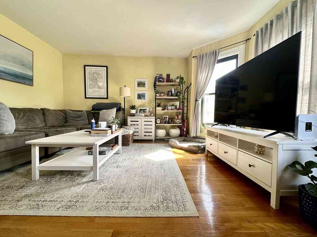 Condo For Rent - 9 Leverett Street #3<br/> Brookline, MA 02445