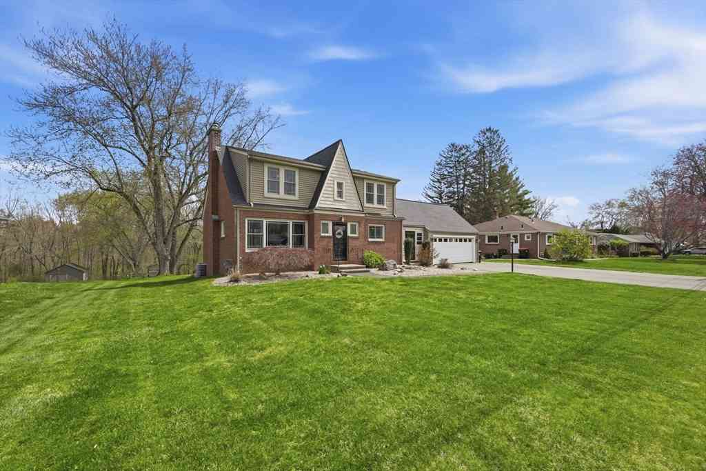 Homes For Sale - 63 Mountain View St<br/> Hampshire County, South Hadley, MA 01075