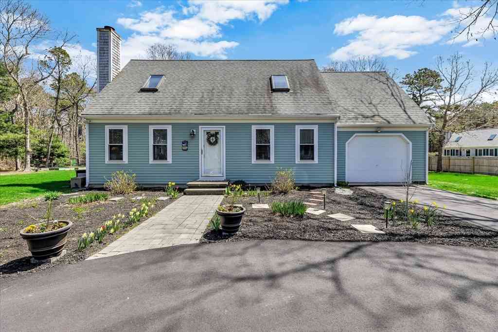 Homes For Sale - 12 Drew Ln<br/> Mashpee, MA 02649
