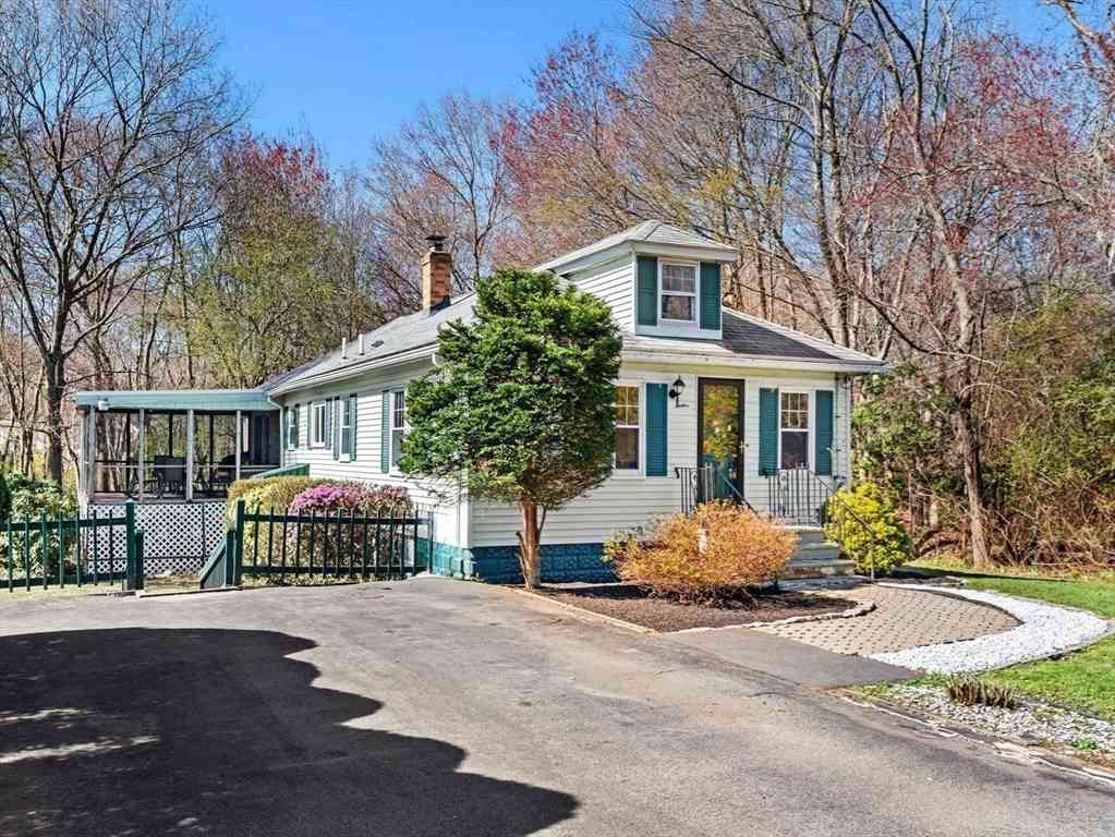 Homes For Sale - 12 Lake Ave<br/> Saugus, MA 01906