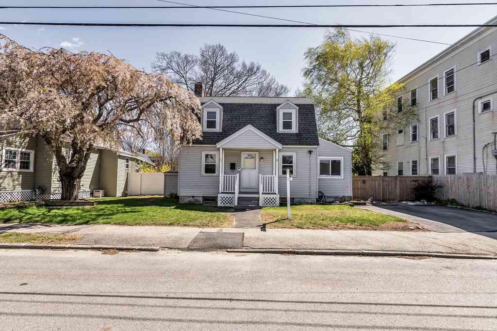 Homes For Sale - 16 Market St<br/> Lawrence, MA 01843