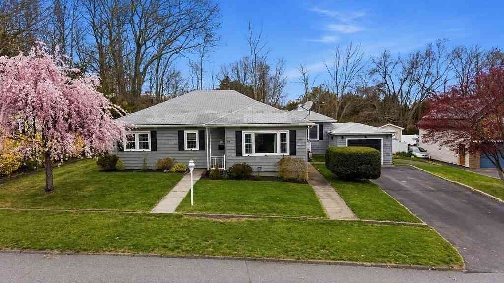 Homes For Sale - 89 Lexington Ave<br/> Dartmouth, MA 02747