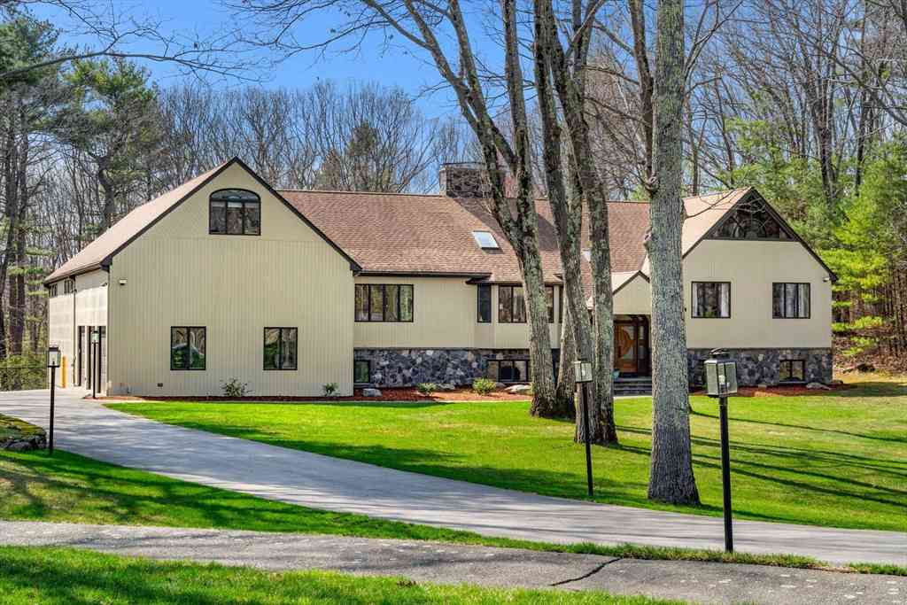 Homes For Sale - 31 Upton Hills Ln<br/> Essex County, Middleton, MA 01949