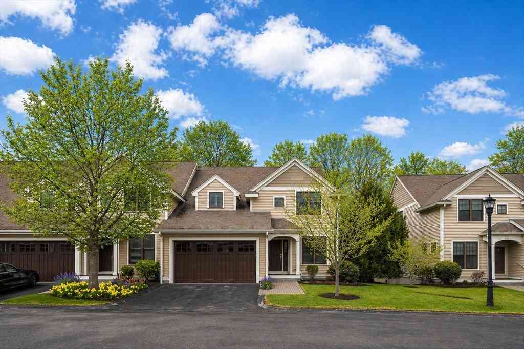 Condo For Sale - 10 Graystone Cir #10<br/> Winchester, MA 01890