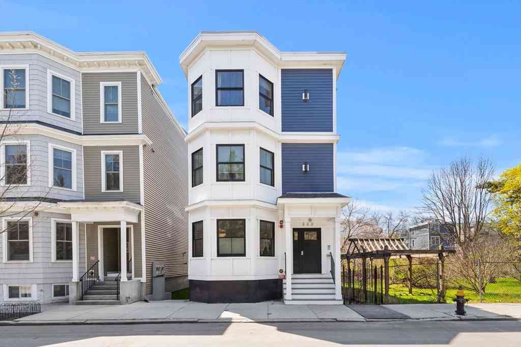 Condo For Sale - 333 Maverick St #2<br/> Boston, MA 02128