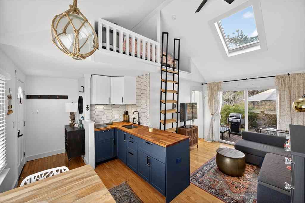 Condo For Sale - 962 Commercial Street #UNIT 5<br/> Barnstable County, Provincetown, MA 02657
