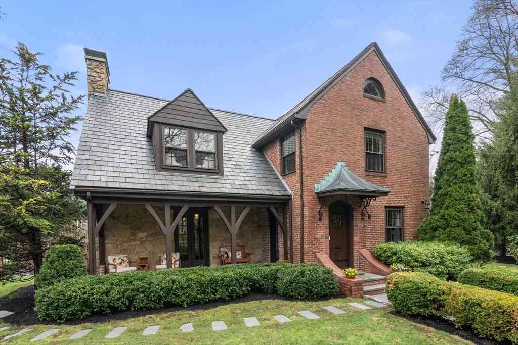 Homes For Sale - 6 Risley Rd<br/> Middlesex County, Newton, MA 02465