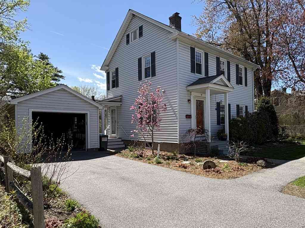 Homes For Sale - 17 Fairview Ave<br/> Northampton, MA 01060