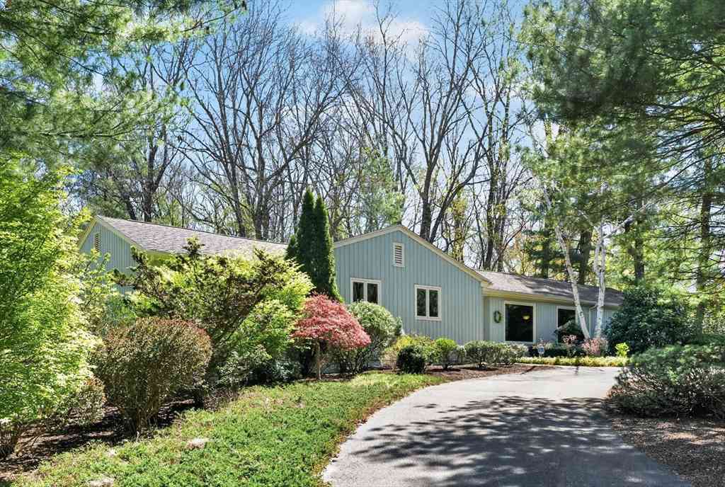 Homes For Sale - 127 Inverness Ln<br/> Longmeadow, MA 01106