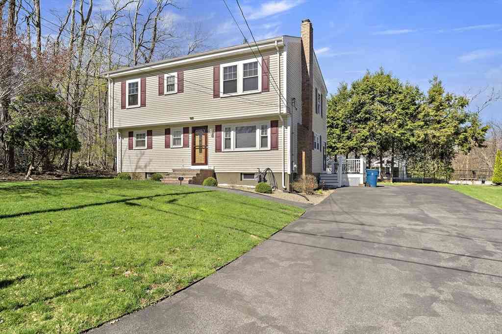 Homes For Sale - 7 Oakwood Ave<br/> Norfolk County, Randolph, MA 02368