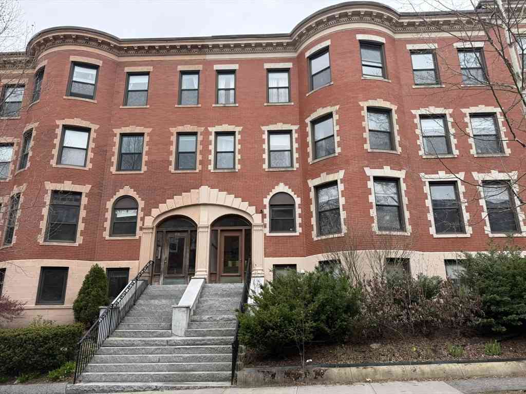 Apartment For Rent - 30 Claflin Rd #2<br/> Brookline, MA 02445