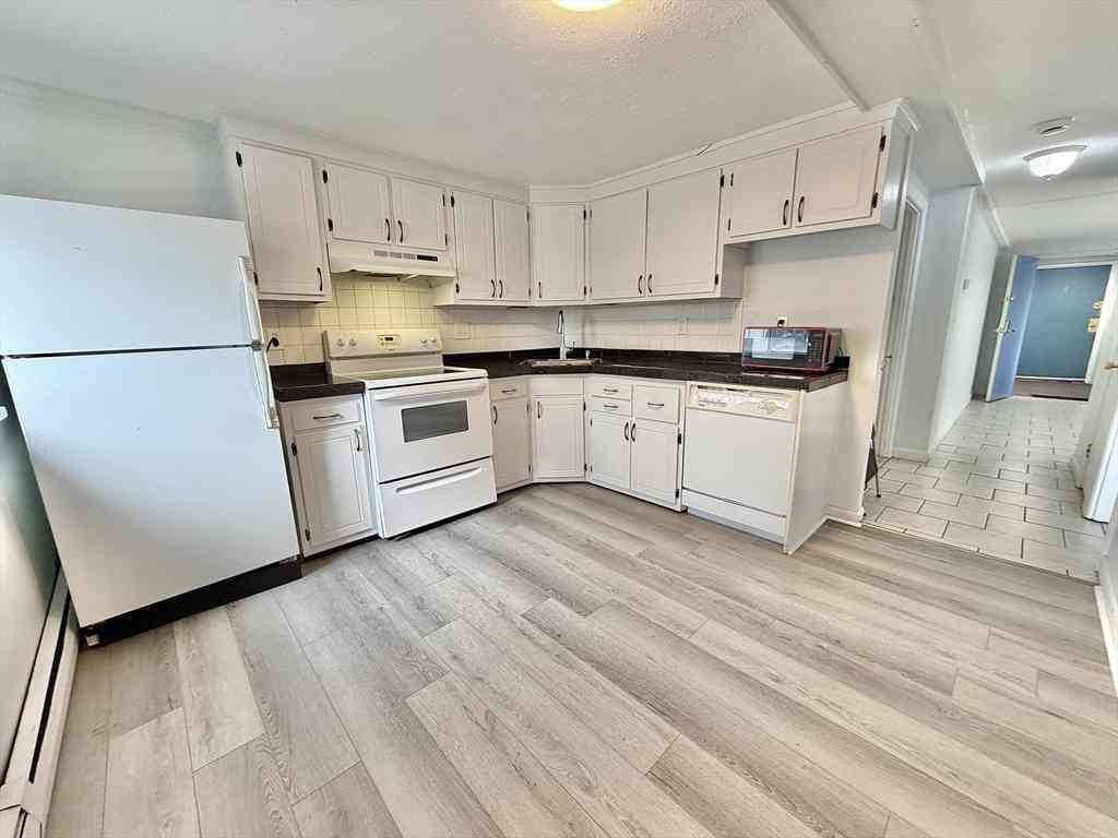 Condo For Sale - 124 Addison St #4<br/> Chelsea, MA 02150