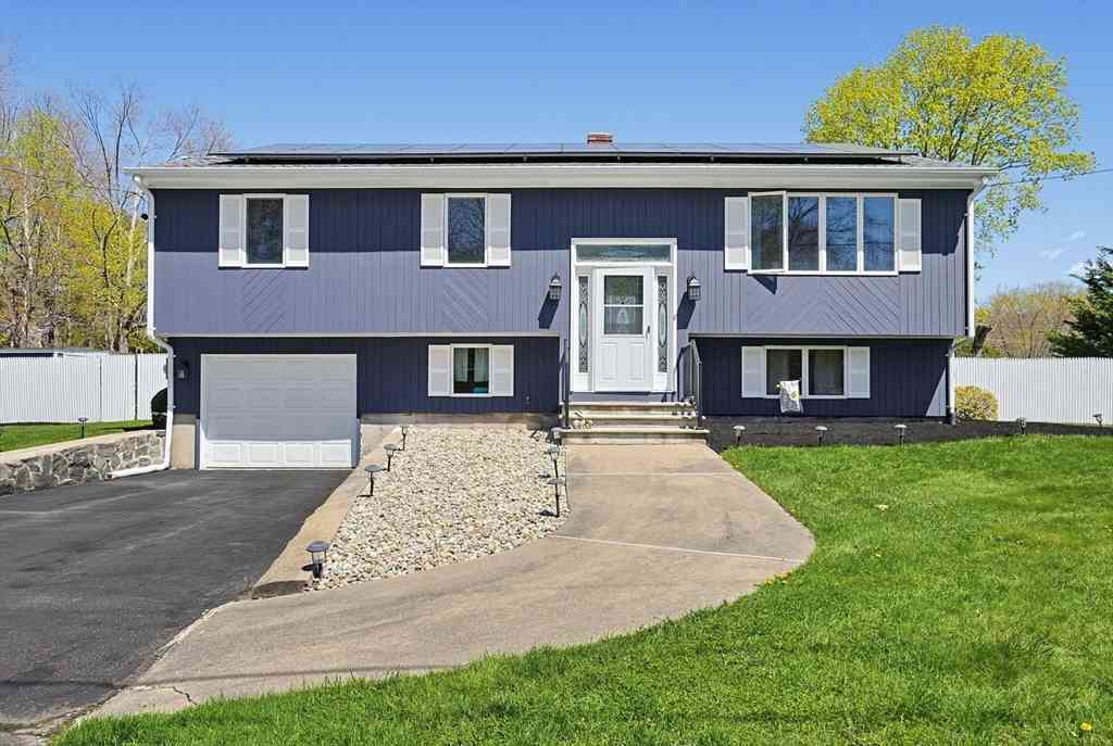 Homes For Sale - 132 Jean Dr<br/> Bristol County, Seekonk, MA 02771
