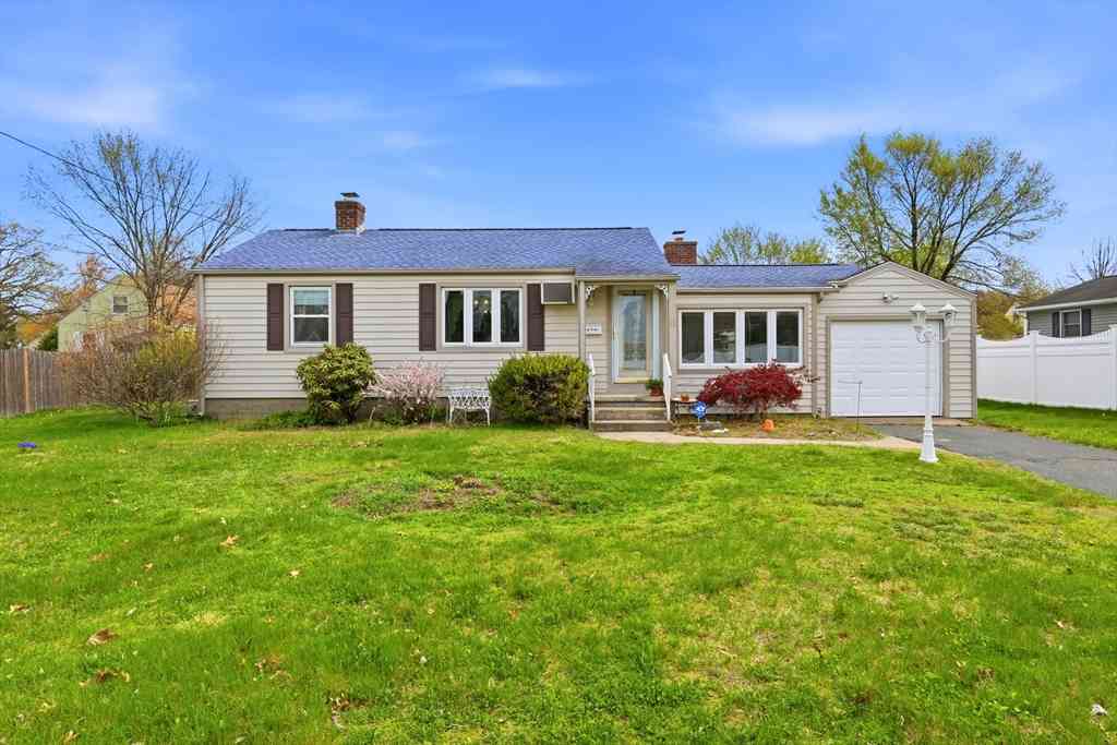 Homes For Sale - 11 Judith St<br/> Springfield, MA 01118