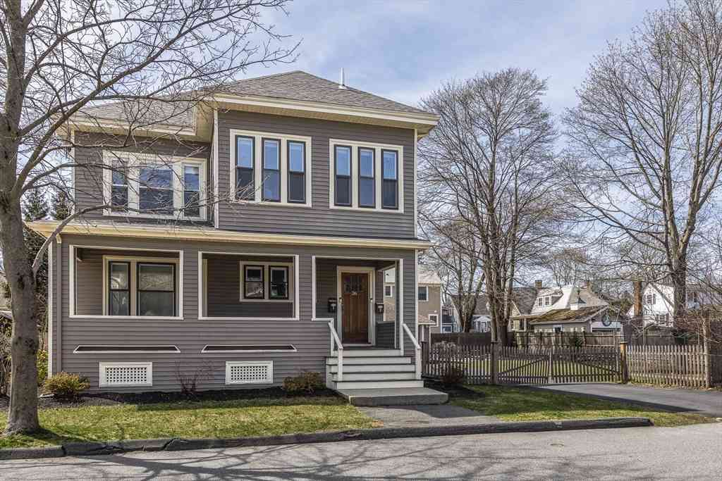 Condo For Sale - 26 Cedar St #2<br/> Marblehead, MA 01945