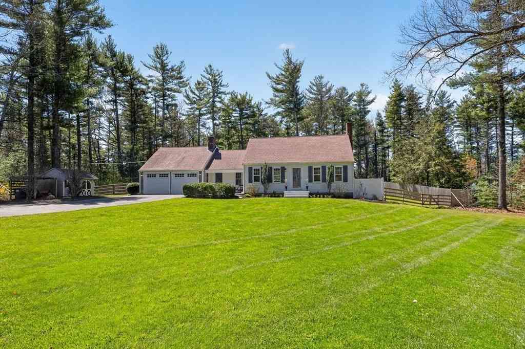 Homes For Sale - 225 Church Street<br/> Duxbury, MA 02332