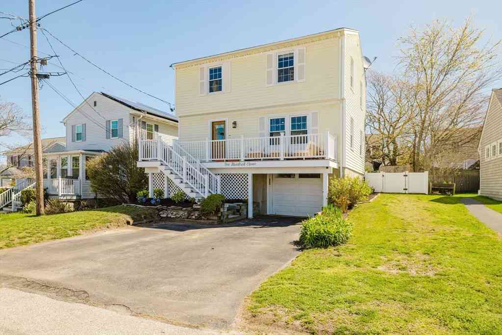 Homes For Sale - 111 Foxboro Ave<br/> Portsmouth, RI 02871