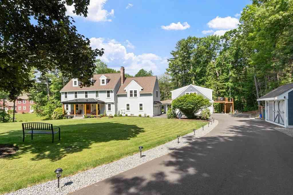 Homes For Sale - 8 Stearns Road<br/> Worcester County, Upton, MA 01568