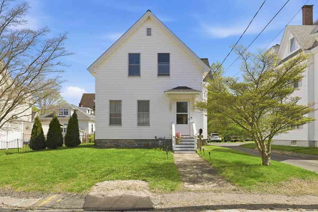 Homes For Sale - 410 Cohannet St<br/> Taunton, MA 02780