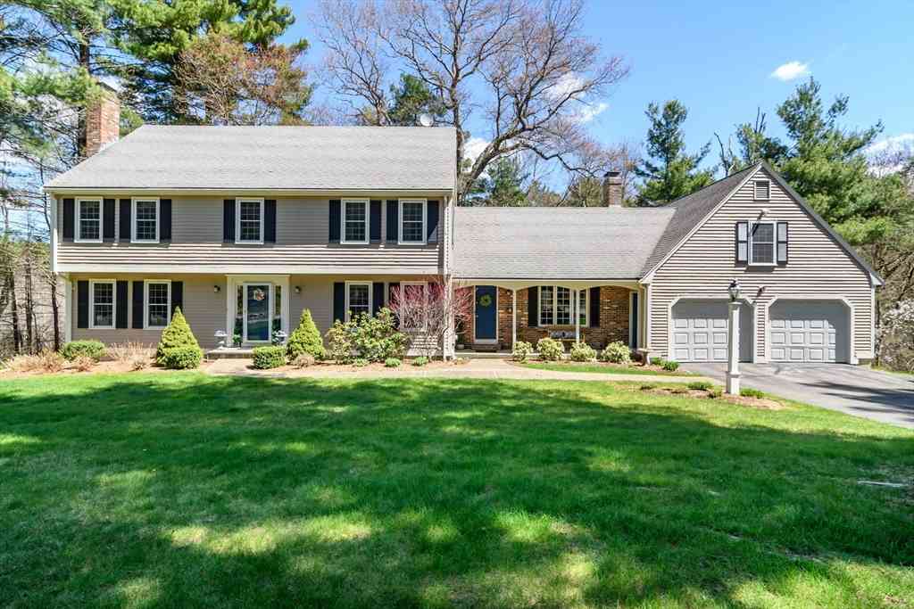 Homes For Sale - 36 Bubbling Brook Rd<br/> Walpole, MA 02081