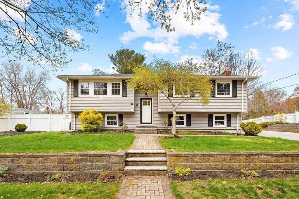 Homes For Sale - 15 Fuller Rd<br/> Essex County, Middleton, MA 01949