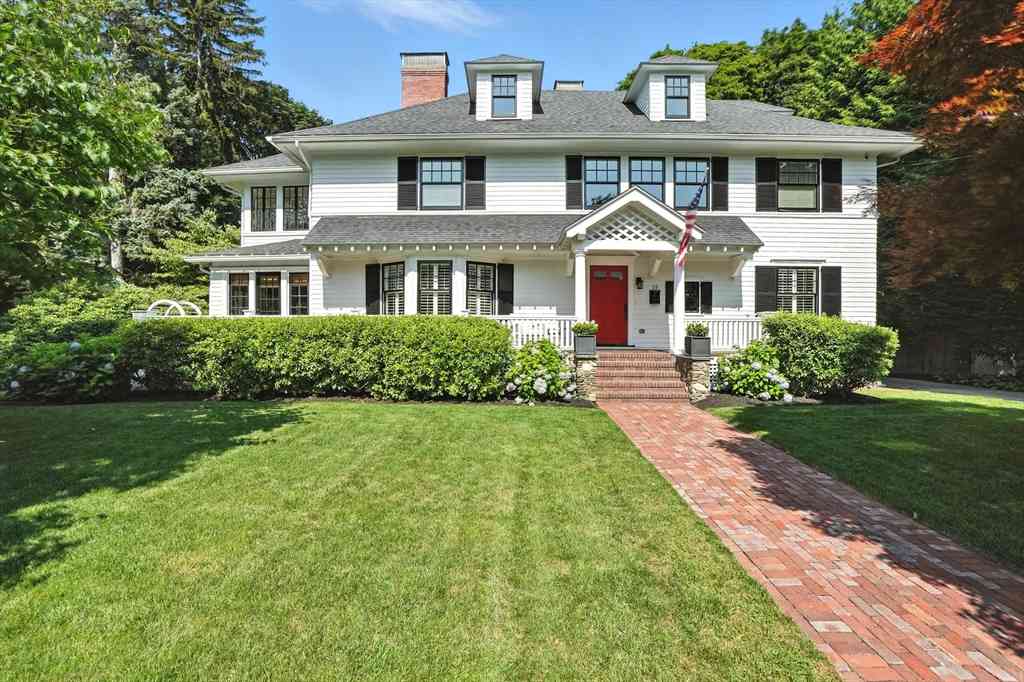 Homes For Sale - 15 Winthrop Road<br/> Middlesex County, Lexington, MA 02421
