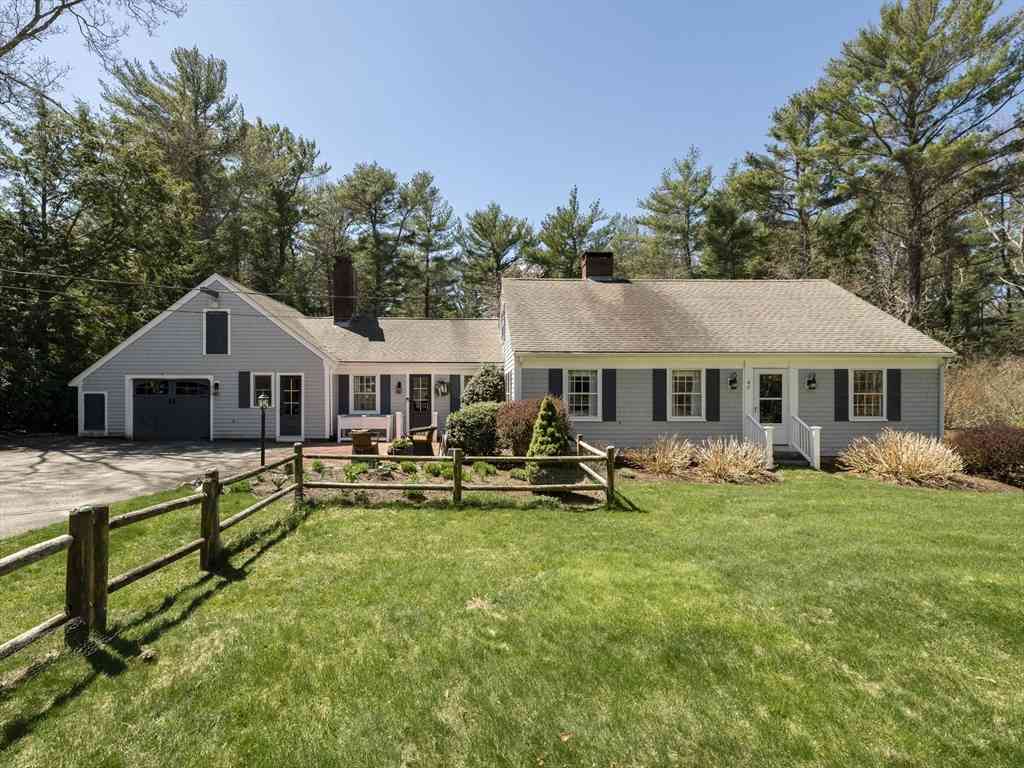 Homes For Sale - 40 Pinewood Ln<br/> Duxbury, MA 02332