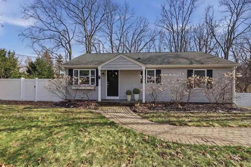 Homes For Sale - 7 Maplewood Road<br/> Shrewsbury, MA 01545