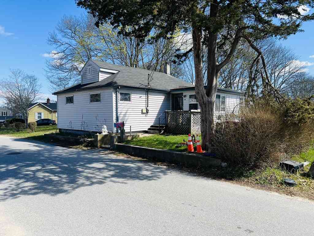 Homes For Sale - 19 Oakdale St<br/> Wareham, MA 02571