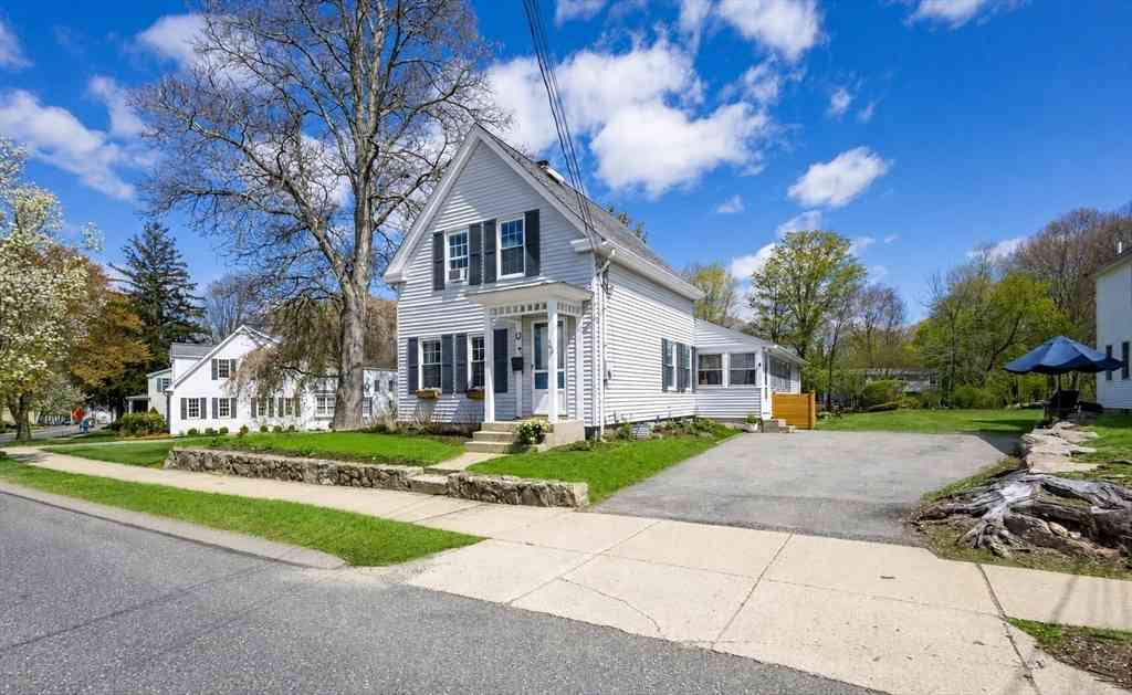 Homes For Sale - 33 Pleasant St<br/> Middlesex County, Hopkinton, MA 01748
