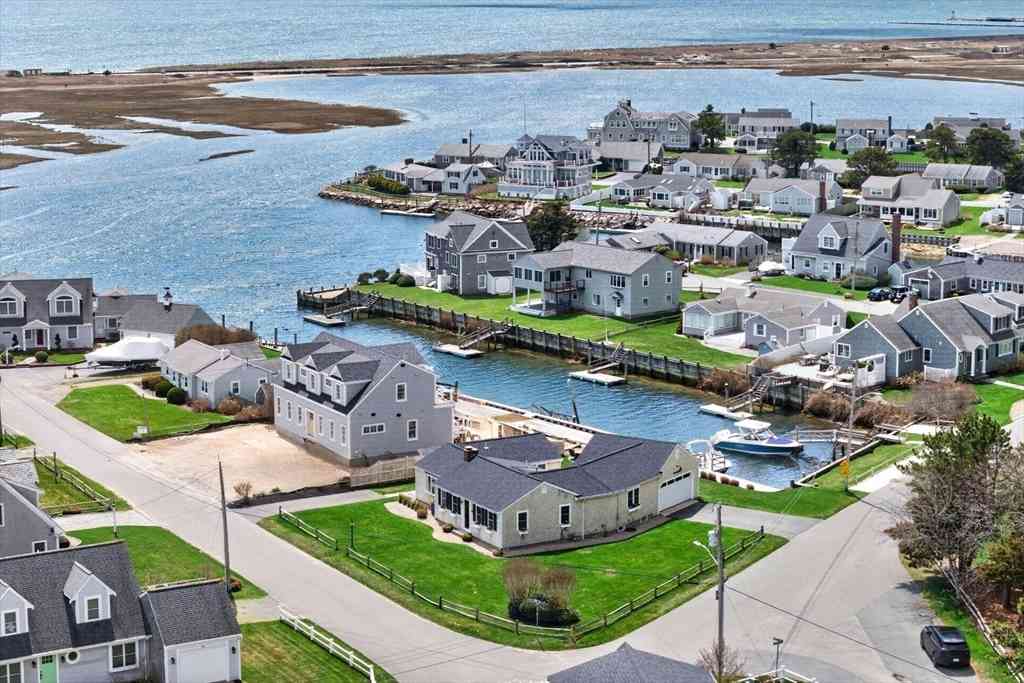 Homes For Sale - 3 Wendy Way<br/> Barnstable County, Dennis, MA 02670