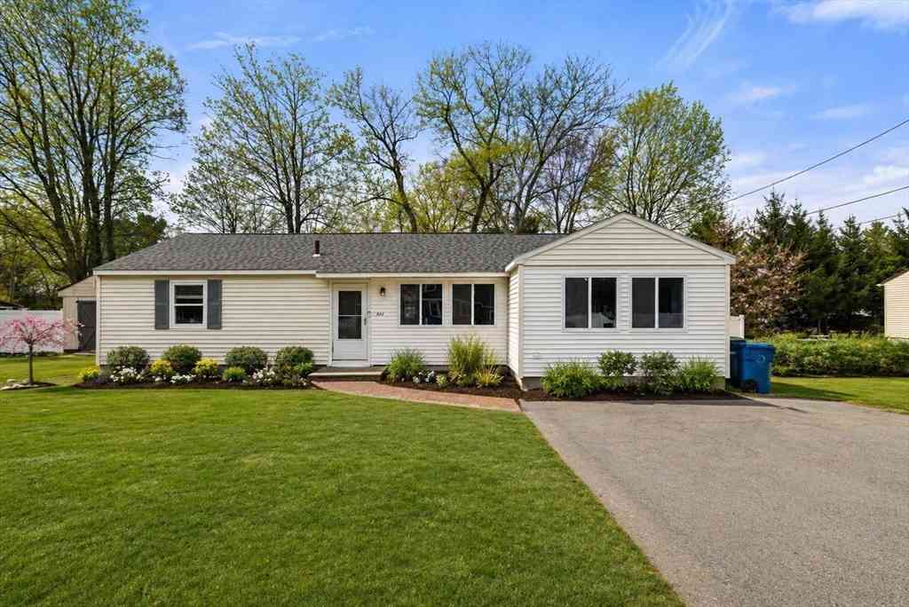 Homes For Sale - 443 Pleasant St<br/> Middlesex County, Tewksbury, MA 01876
