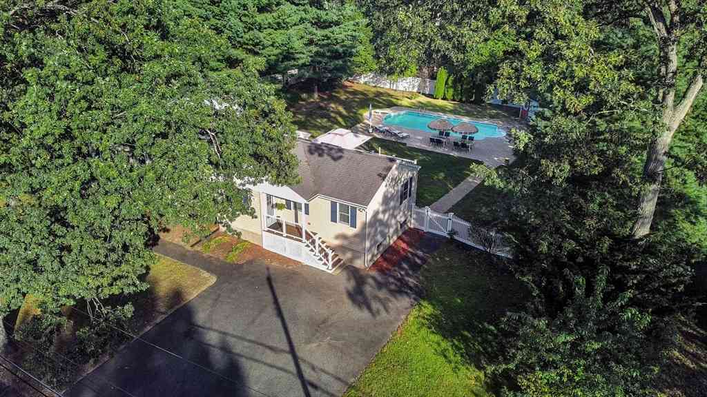 Homes For Sale - 11 Moore St<br/> Middlesex County, Wilmington, MA 01887