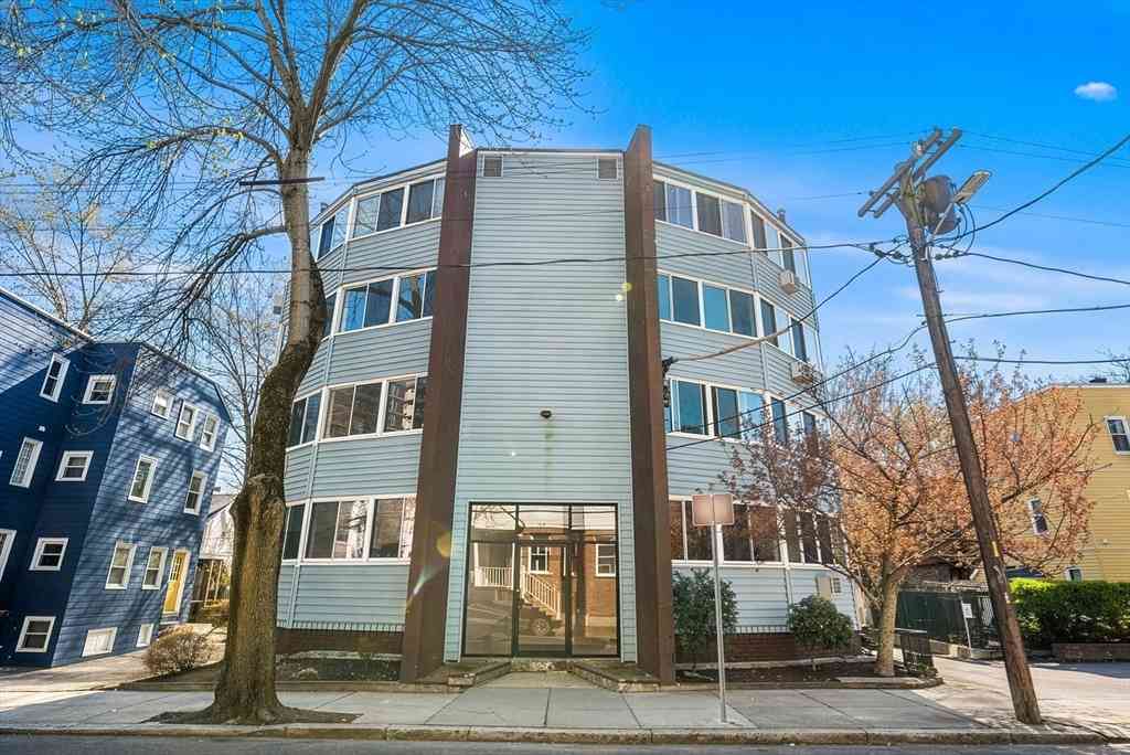 Condo For Sale - 516 Green St #4B<br/> Cambridge, MA 02139
