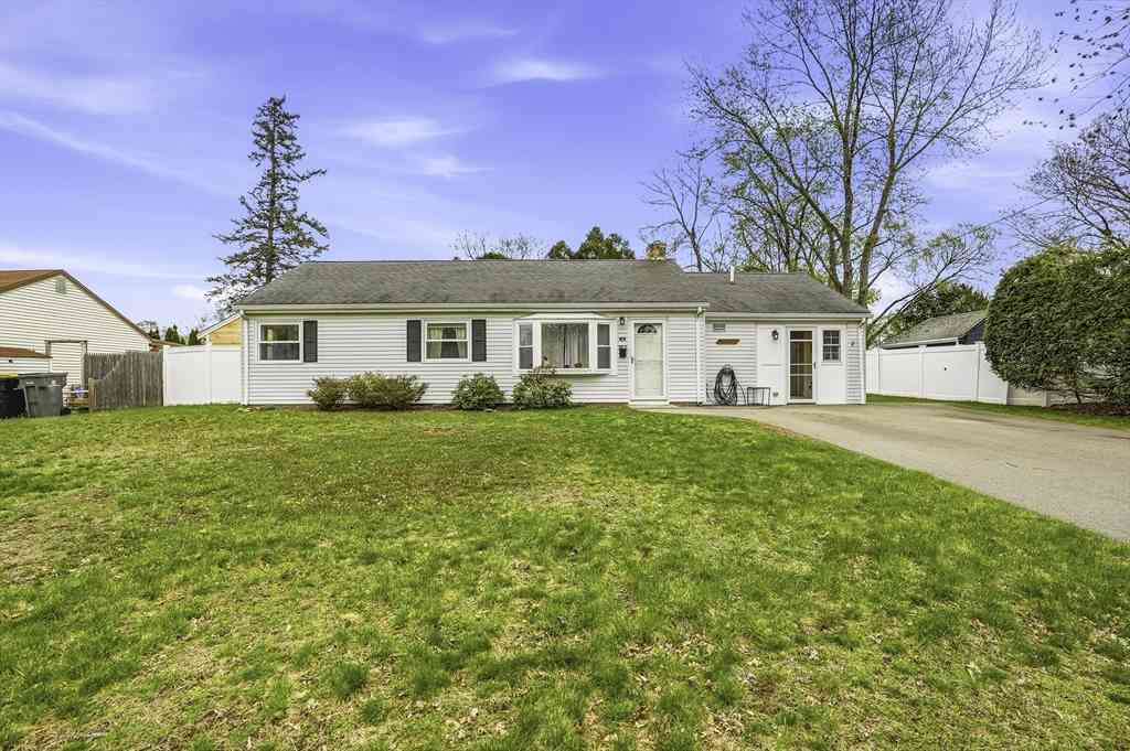 Homes For Sale - 18 Brookfield Ter<br/> Middlesex County, Framingham, MA 01701