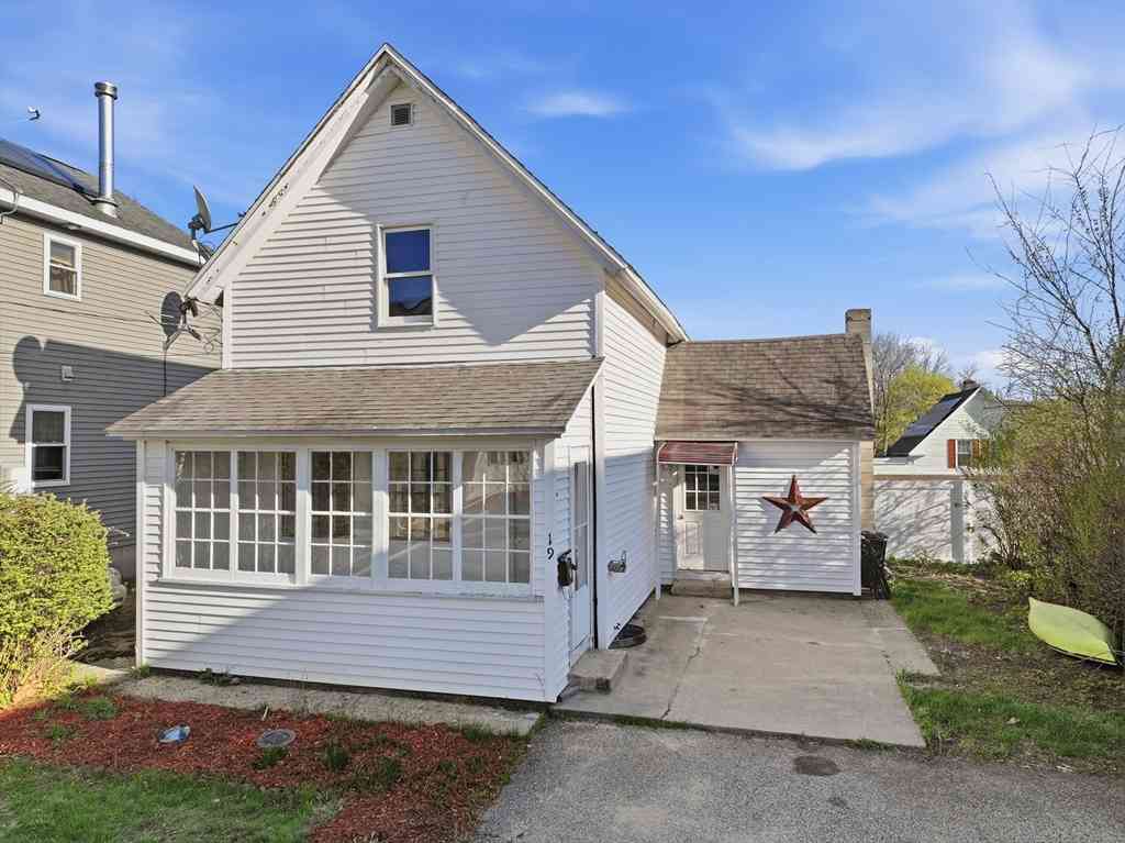 Homes For Sale - 19 Essex St<br/> Worcester County, Athol, MA 01331