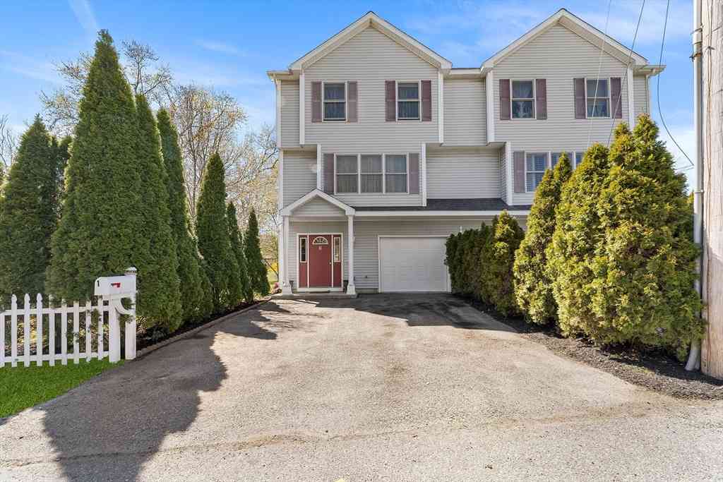 Condo For Sale - 1 Hayward St #1<br/> Essex County, Ipswich, MA 01938