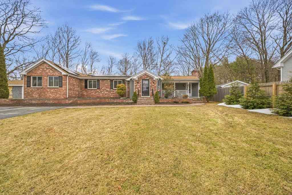 Homes For Sale - 30 Glendale Ave<br/> Worcester County, Uxbridge, MA 01569