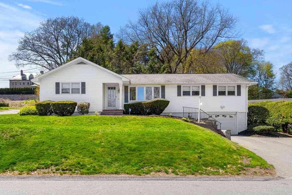 Homes For Sale - 105 Starr Ave<br/> Middlesex County, Lowell, MA 01852
